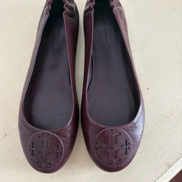 Tory Burch Women's Burgundy Reva Travel Ballet Flats - Picture 2 of 9
